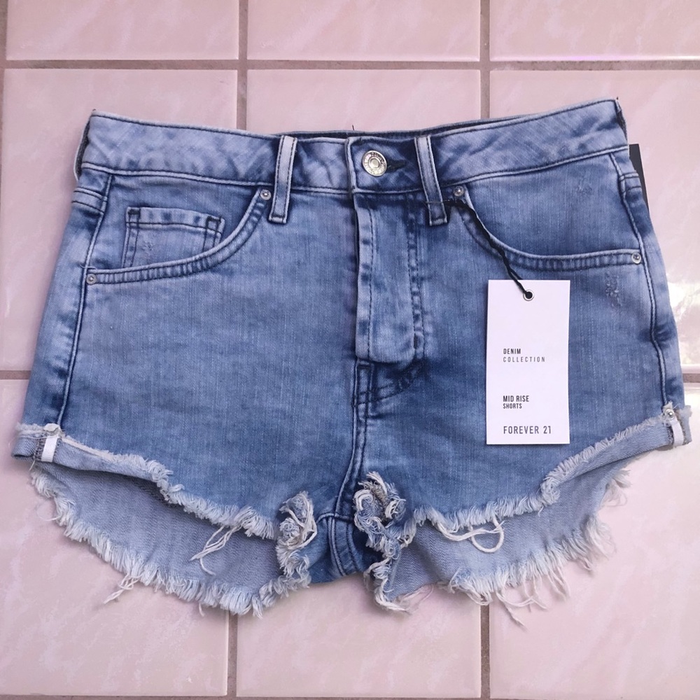Mid Rise Shorts ♥️